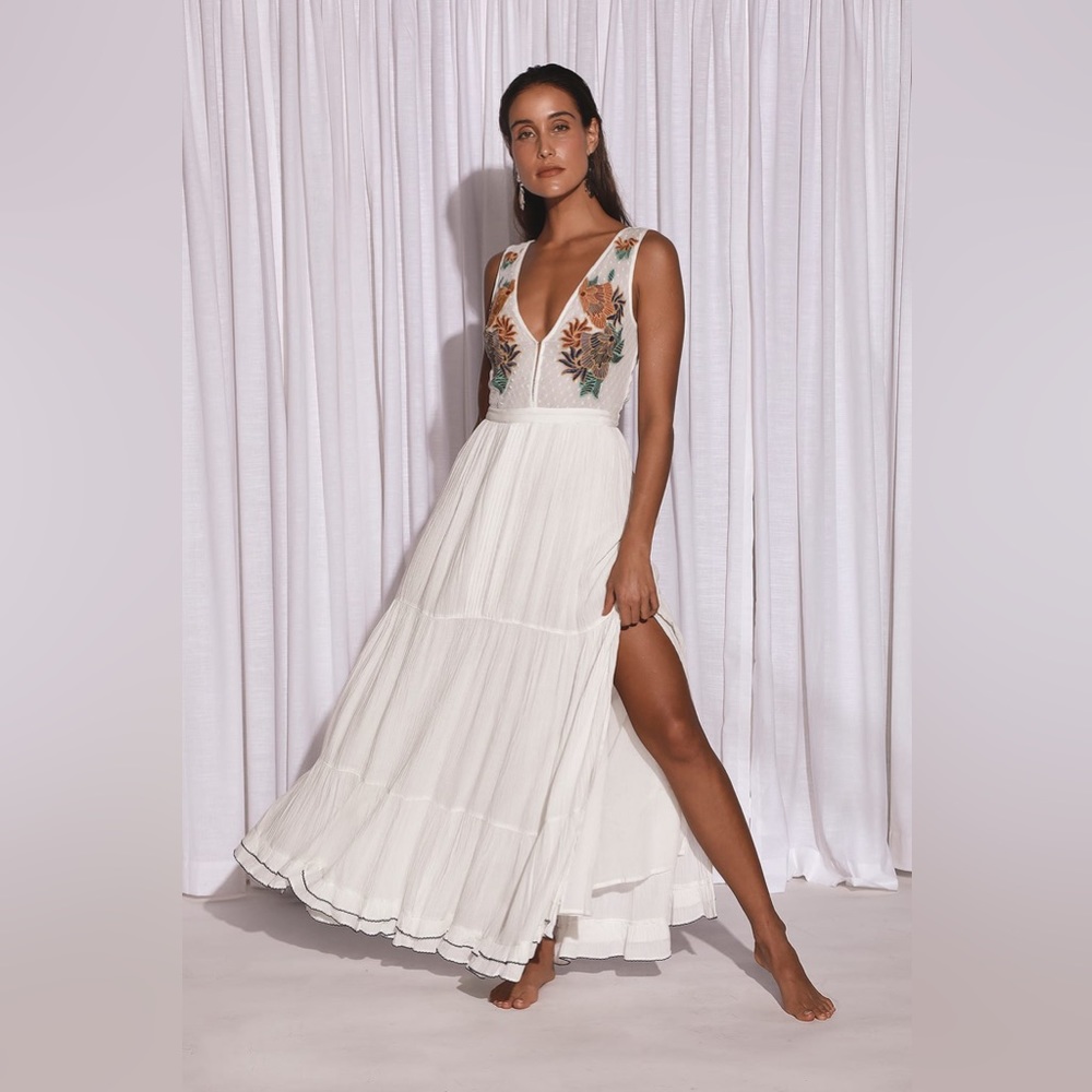 Lulu's White Floral Maxi Dress